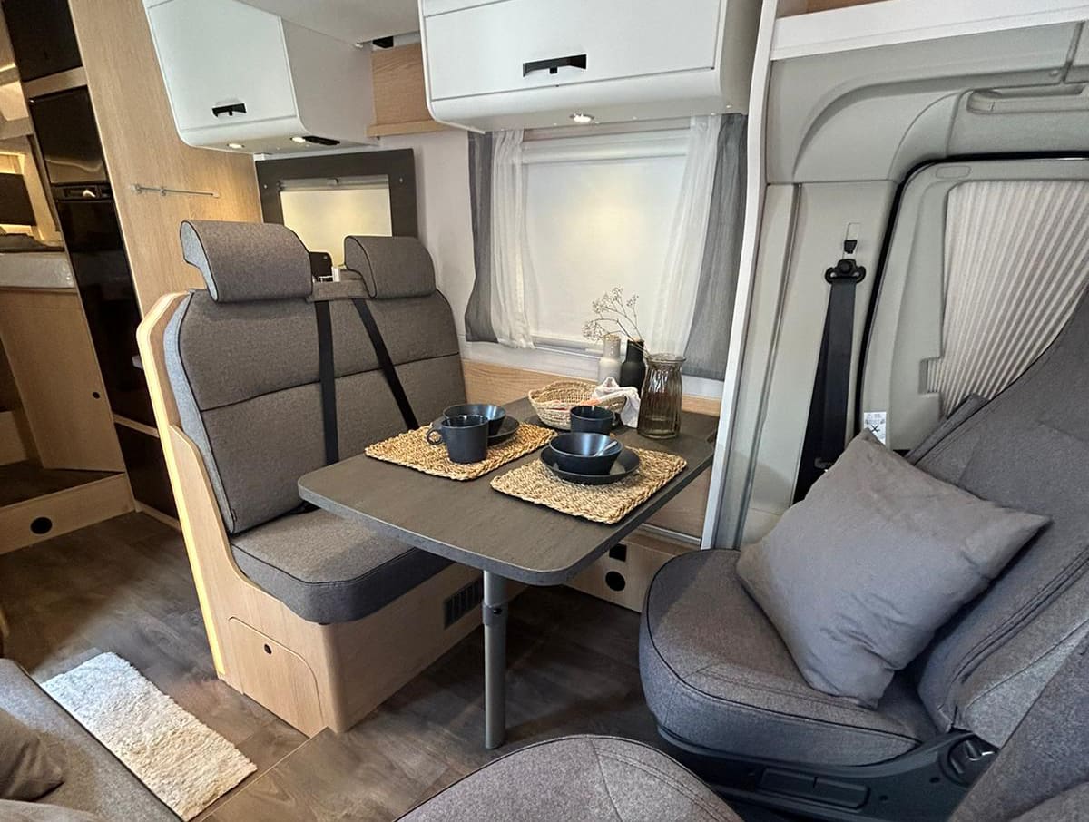 auto-lipperland-sunlight-t67-sitzecke-03