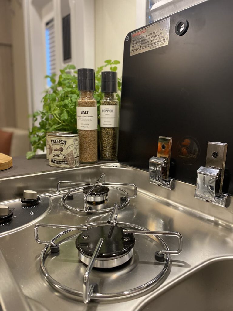 Nahaufnahme Gasherd im Wohnmobil