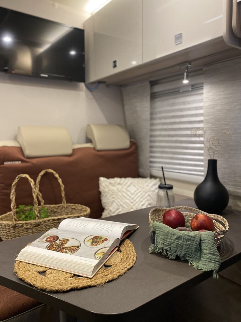 Sitzecke mit Fernseher