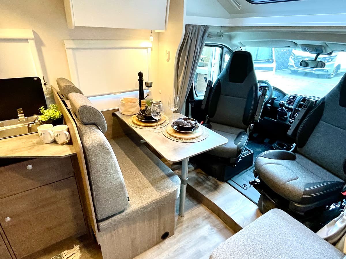 Sitzecke im Wohnmobil