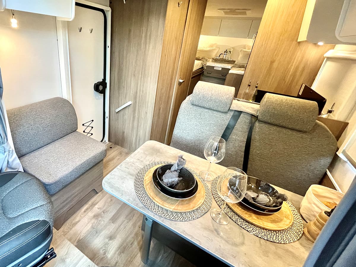 Sitzecke im Wohnmobil