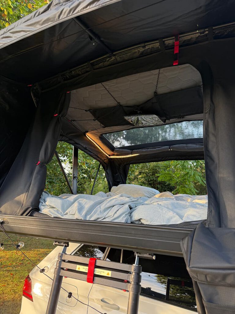 Dachzelt innen mit Beleuchtung