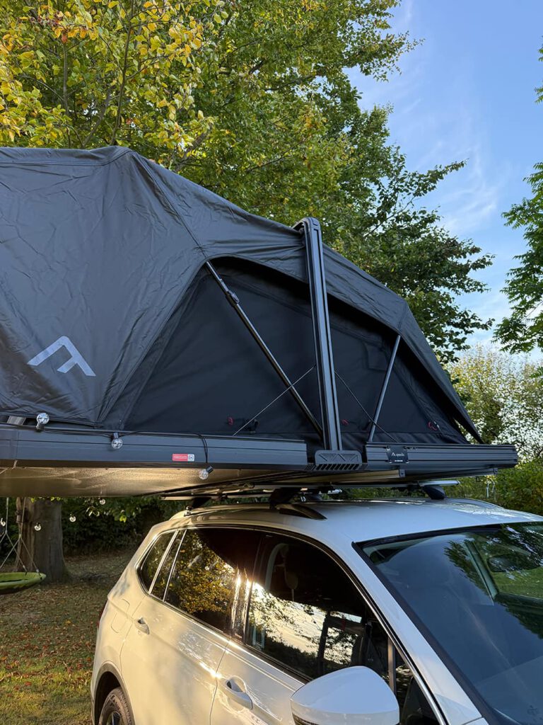 Schwarzes Dachzelt Detail