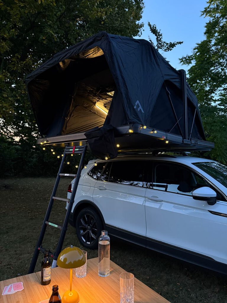 Dachzelt mit Lichterkette